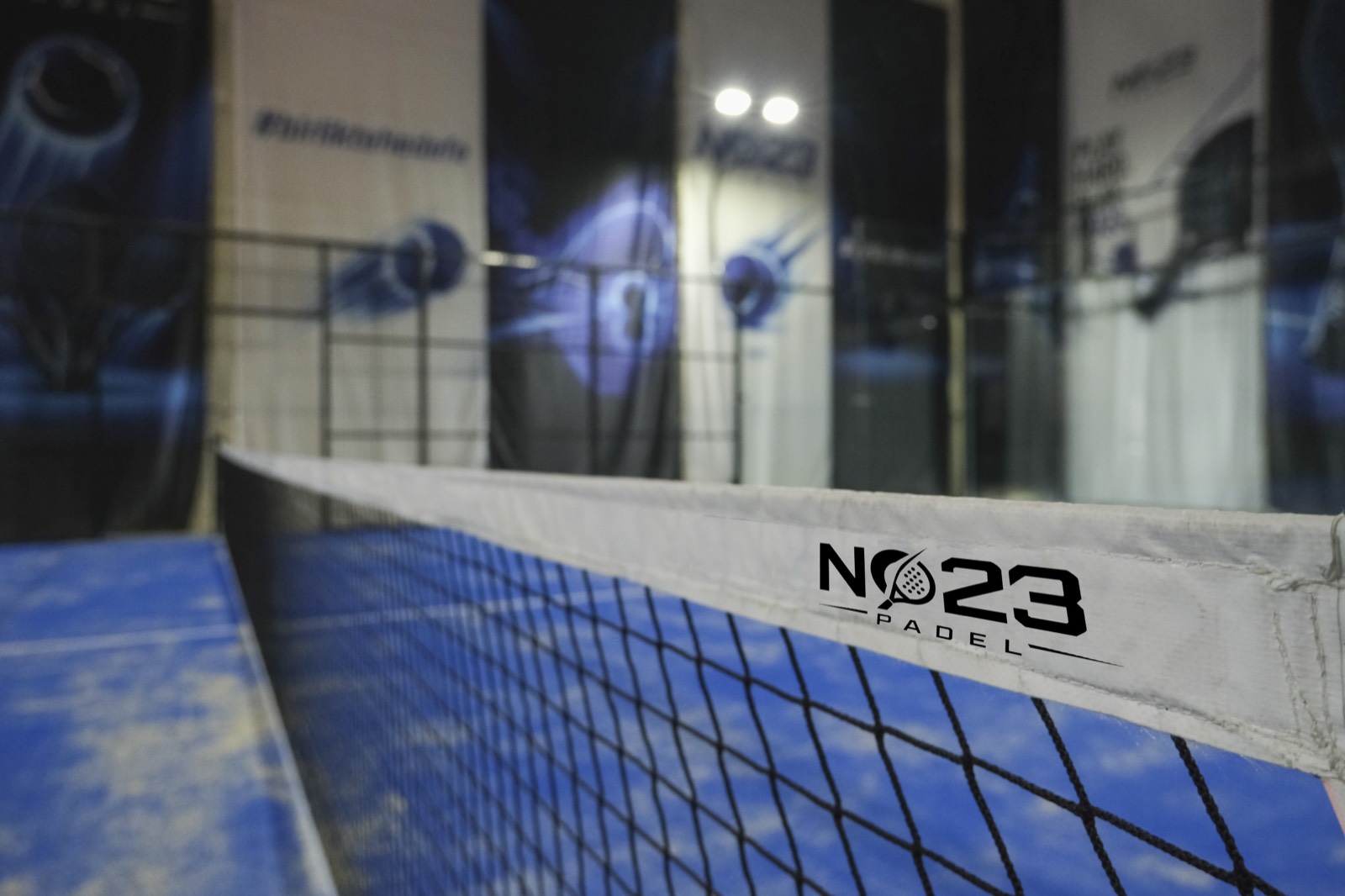 No23 Padel file detayı ve mavi zemin